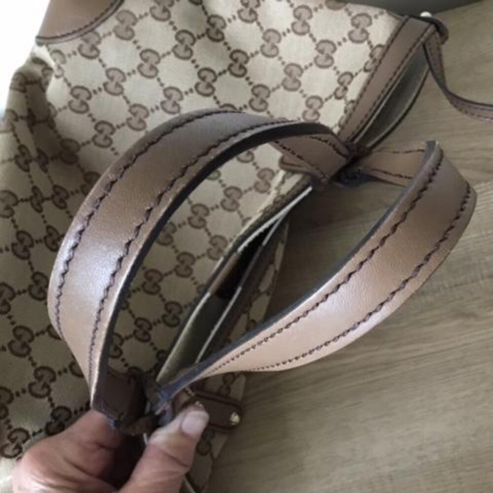 Authentic Gucci GG Canvas Tote Bag with Attached Gucci Leather Pouch - Picture 3 of 14
